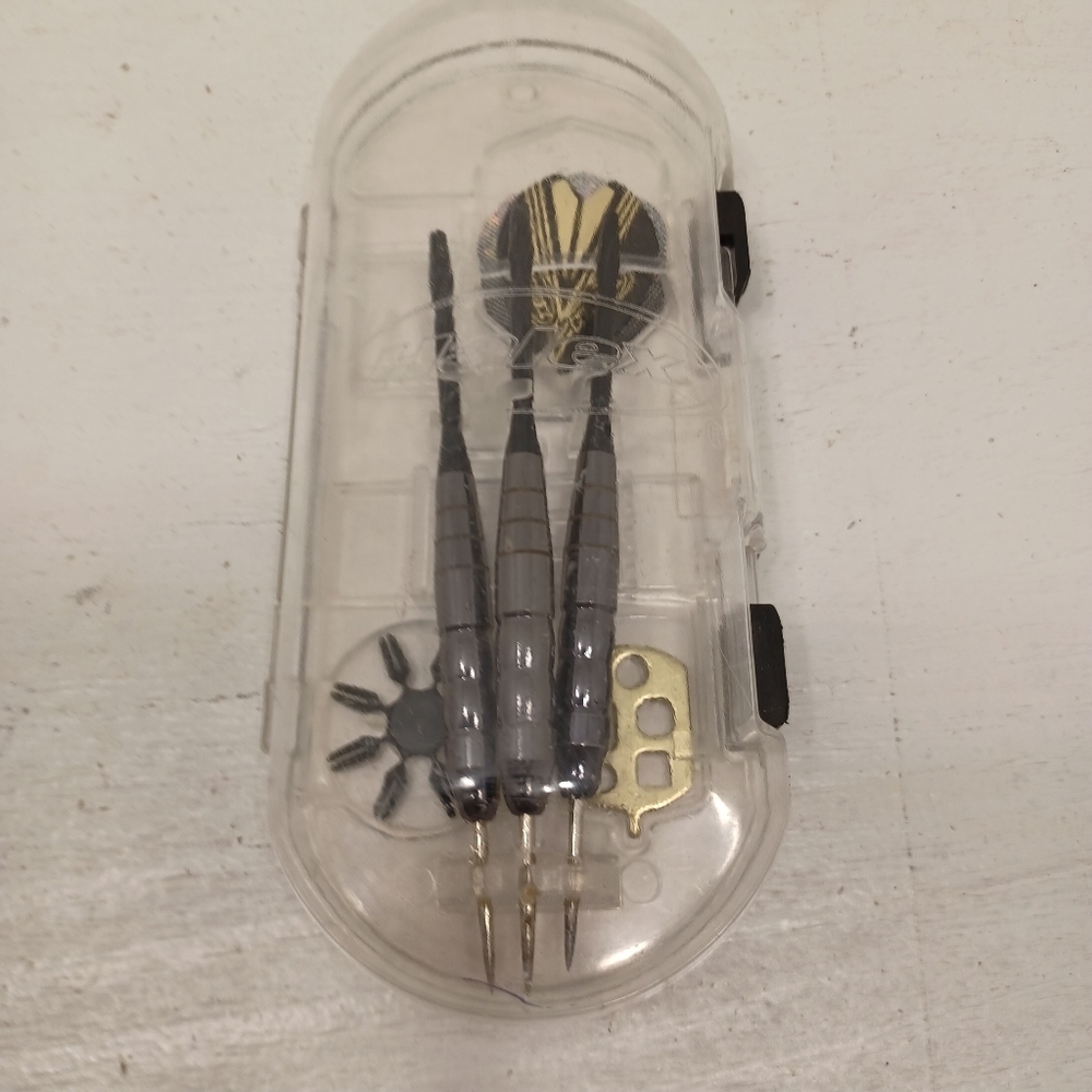 Halex steel tip dart set.